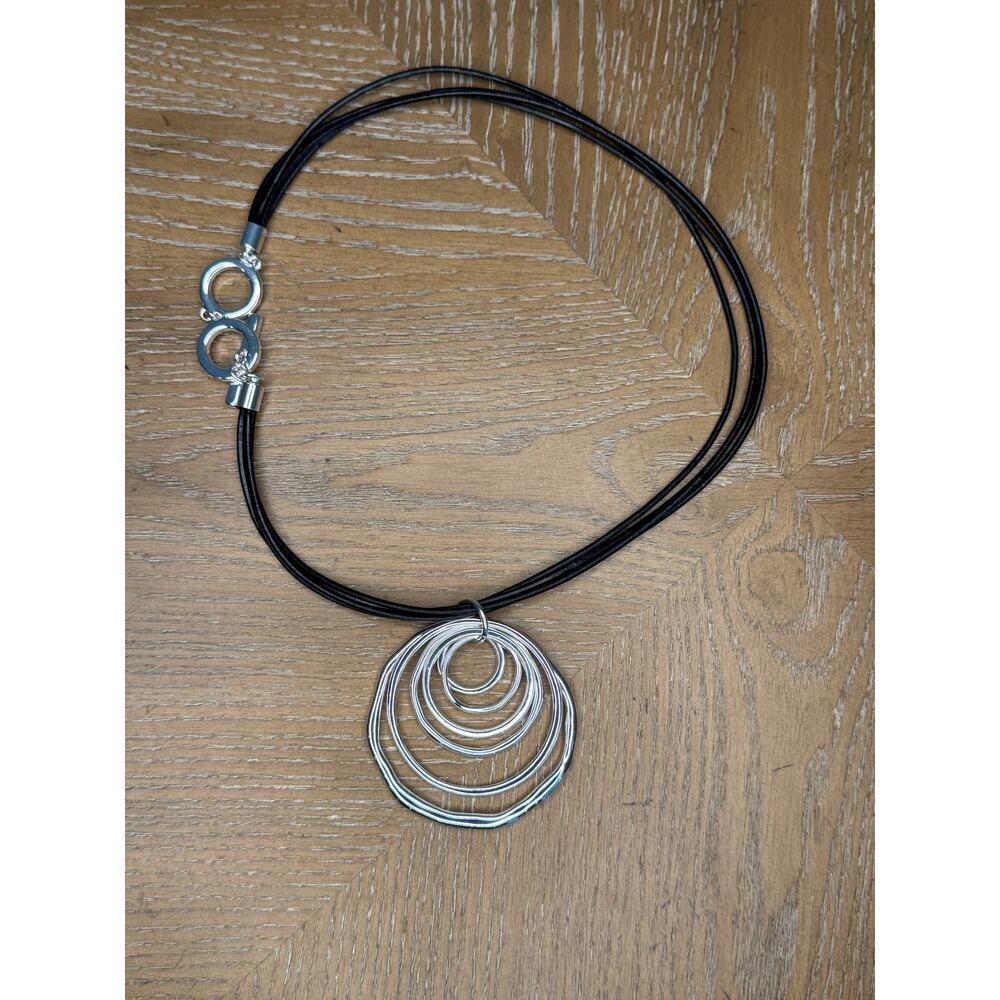 Anne Klein Silver Tone Double Oval Pendant Necklace Snake Chain Adjustable NWT - Picture 3 of 3